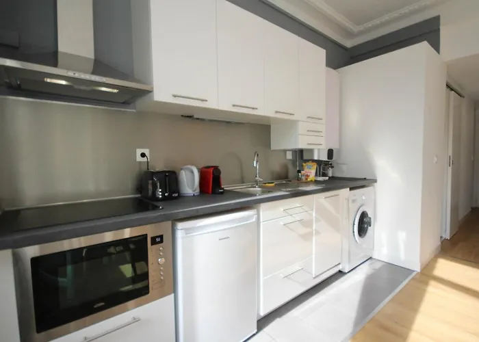 Fully-Equipped Apartment In City Center + Parking